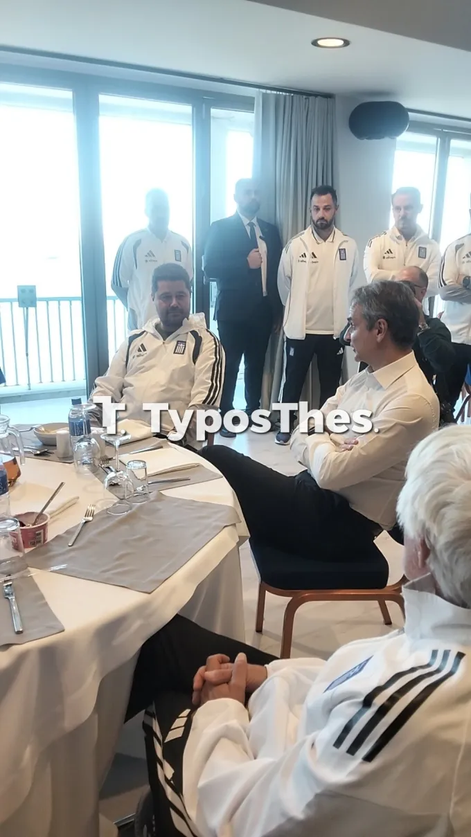 Ο Κυριάκος Μητσοτάκης με την Εθνική ποδοσφαίρου