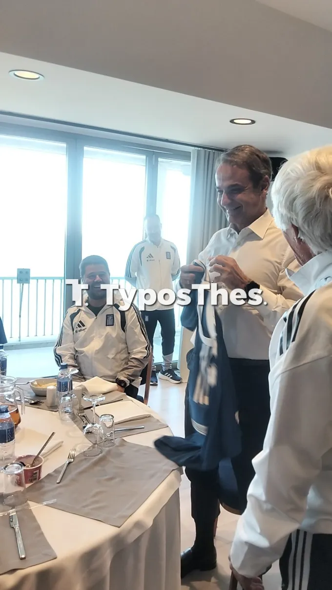 Ο Κυριάκος Μητσοτάκης με την Εθνική ποδοσφαίρου