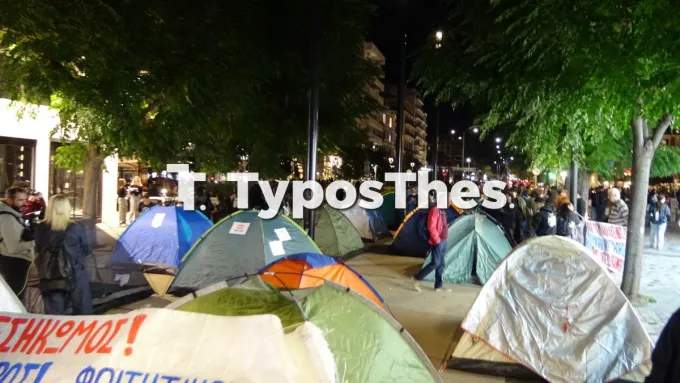Φοιτητές έστησαν σκηνές στο πεζόδρομο της Αγ. Σοφίας