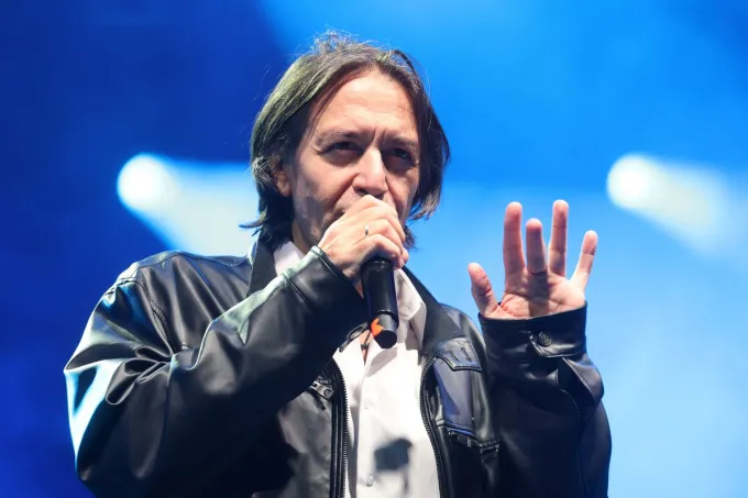 Θεσσαλονίκη: Χιλιάδες κόσμου στην πλατεία Αριστοτέλους - Μεγάλη συναυλία για τον Θάνο Μικρούτσικο