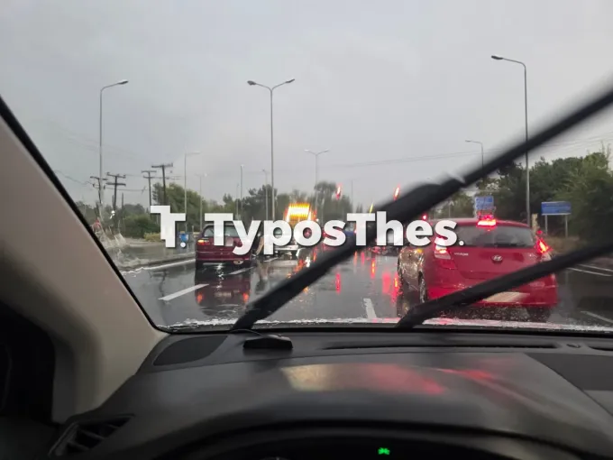 Τροχαίο υπό βροχή στη Θεσσαλονίκη