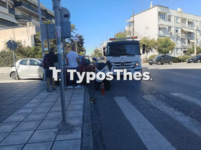 Τροχαίο μπροστά από το 8ο Δημοτικό Σχολείο Καλαμαριάς