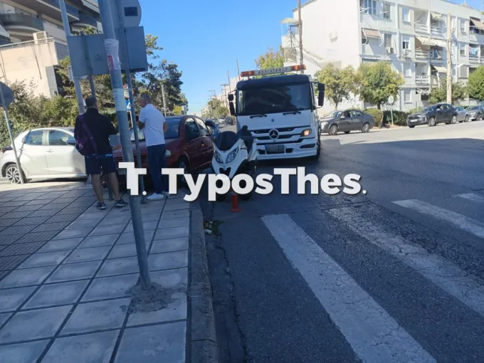Τροχαίο μπροστά από το 8ο Δημοτικό Σχολείο Καλαμαριάς