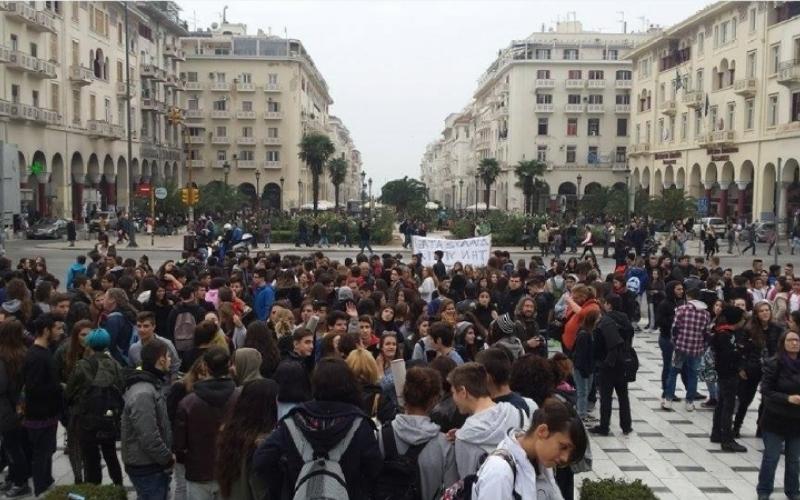 Apergia Shmera Poioi Bazoyn Loyketo Oi 4 Poreies Sth 8essalonikh Typosthes