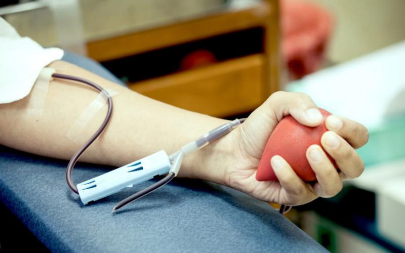 Αποτέλεσμα εικόνας για Ο Περιφερειάρχης Κεντρικής Μακεδονίας Απόστολος Τζιτζικώστας στην εθελοντική αιμοδοσία του Συλλόγου Εργαζομένων της Περιφέρειας