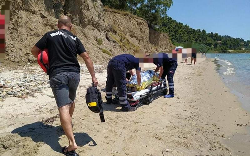 Γυναίκα ανασύρθηκε νεκρή από παραλία της Χαλκιδικής | Typosthes