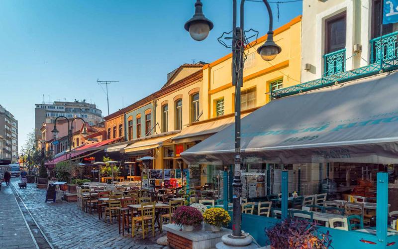 Θεσσαλονίκη: «Σφιχτοί» στα έξοδά τους στην εστίαση οι τουρίστες