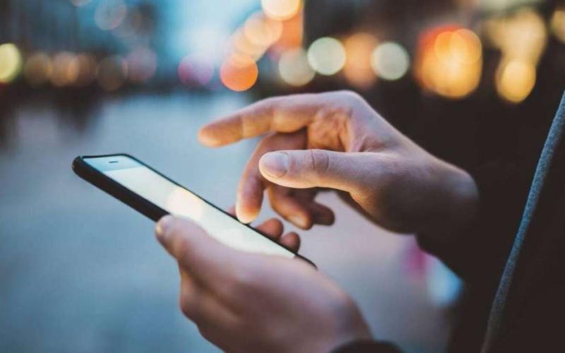 Φθηνότερο το κινητό για νέους 15 - 29 ετών: Από σήμερα οι αιτήσεις | Typosthes