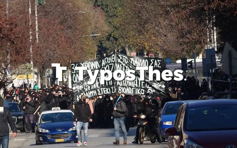 ΤΩΡΑ: Πορεία αντιεξουσιαστών στο κέντρο – Έκλεισαν δρόμοι (ΦΩΤΟ)