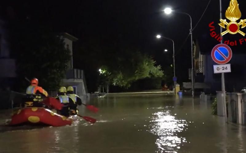 Immagini incredibili dall’Italia: dieci persone muoiono per il maltempo (FOTO)