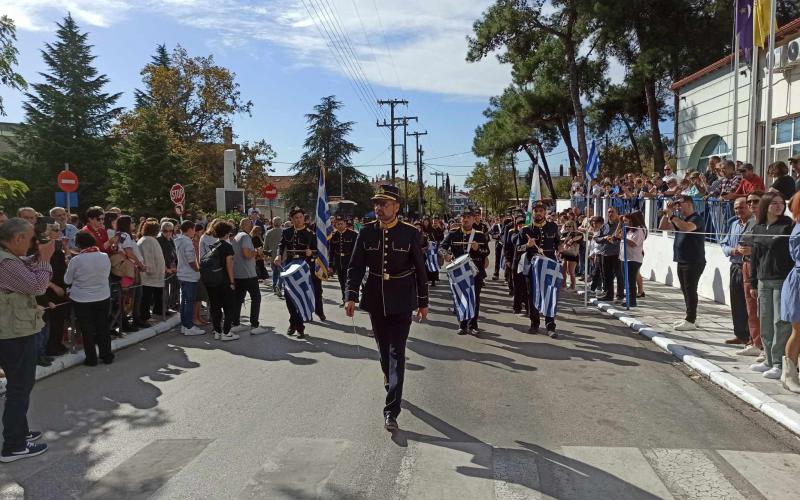 Θεσσαλονίκη: Με λαμπρότητα εορτάστηκε η 28η Οκτωβρίου στο Ωραιόκαστρο  (ΦΩΤΟ) | Typosthes