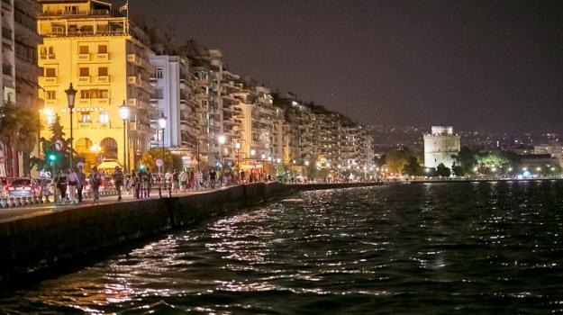 leoforos-nikis-paralia