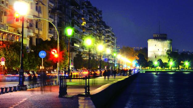 leoforos-nikis-paralia