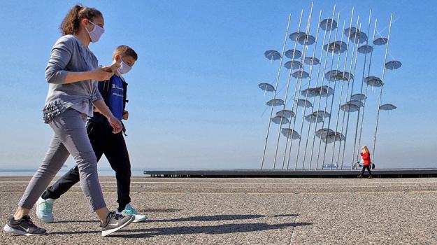thessaloniki-maskes-paralia