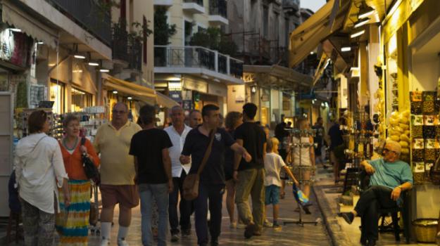 touristes-plaka