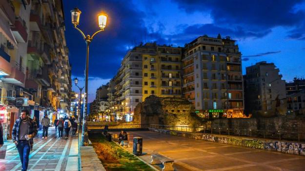 plateia-navarinou-thessaloniki-akinita