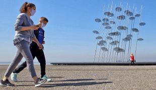 thessaloniki-maskes-paralia