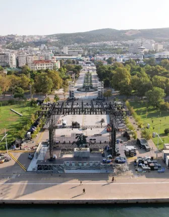 Σκηνή για τη συναυλία του Αντώνη Ρέμου