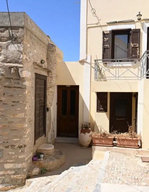 syros dolofonia 42xronis