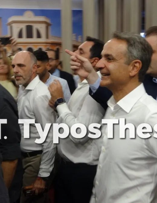 Βόλτα του Κυριάκου Μητσοτάκη στα περίπτερα της ΔΕΘ