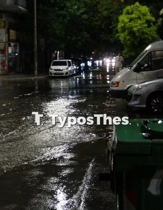 Καταρρακτώδης βροχή στη Θεσσαλονίκη