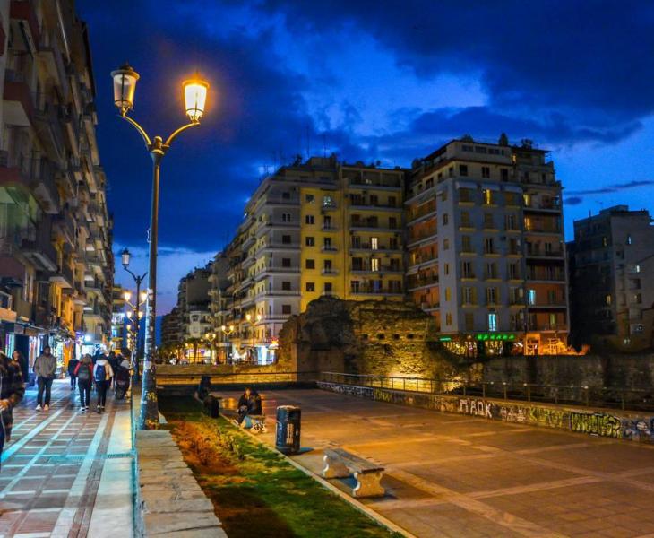 Το Airbnb αλλάζει την αγορά για σπίτια - Πώς επηρεάζει τη Θεσσαλονίκη