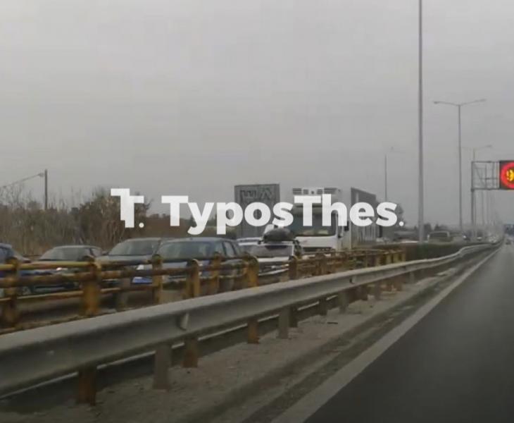 Ουρές ΙΧ στον Περιφερειακό - Εγκλωβισμένοι οδηγοί στη Θεσσαλονίκη (VIDEO)