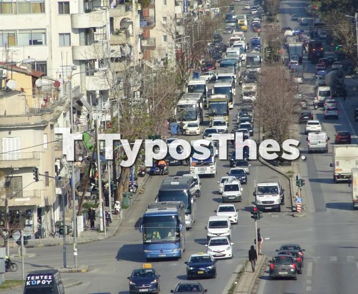 Θεσσαλονίκη: Μεγάλο κονβόι με 120 λεωφορεία – Πού βρίσκονται, τι ζητούν (ΦΩΤΟ + VIDEO)  