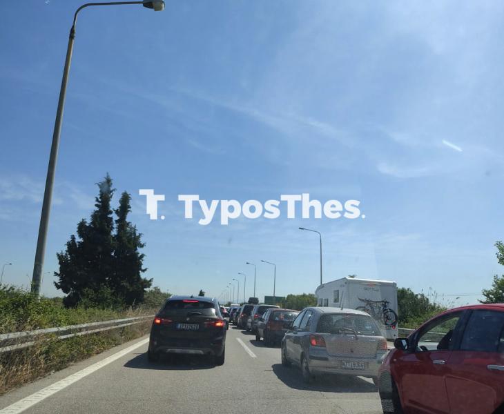 Έκλεισε δρόμος στη Θεσσαλονίκη: Γέφυρα πήρε κλίση - Ουρές χιλιομέτρων από ΙΧ