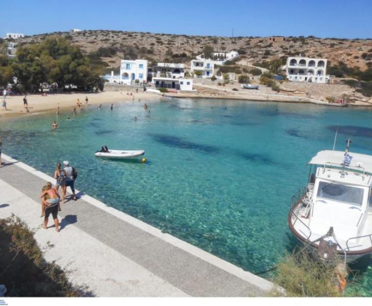 Σοκάρει ο θάνατος 23χρονης στα Κουφονήσια: Κατέρρευσε στο δωμάτιο μετά το φαγητό