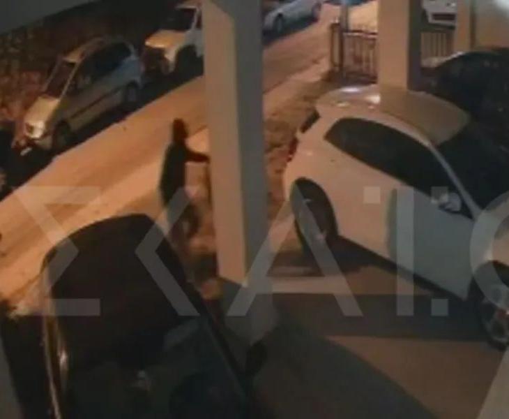 Θεσσαλονίκη: Η στιγμή που δράστης αφήνει γκαζάκια στο σπίτι του Αναστασιάδη