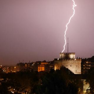 Έρχονται βροχές με κεραυνούς: «Επικίνδυνο σκηνικό» για φωτιές