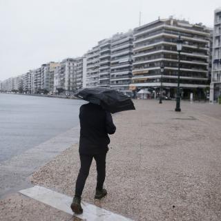 Καιρός στη Θεσσαλονίκη: Με συννεφιά και πιθανότητα για βροχές ξεκινά η μέρα