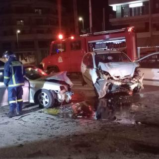 Θεσσαλονίκη: Τροχαίο με 3 τραυματίες – Επιχείρηση απεγκλωβισμού (ΦΩΤΟ + VIDEO)