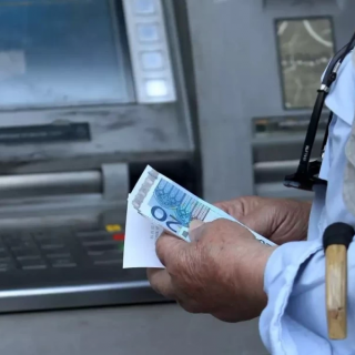 Συντάξεις: Ποιοι παίρνουν εξτρά 250 ευρώ - Τα κριτήρια
