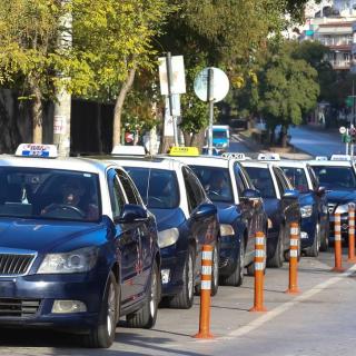 Οδηγοί ταξί: Θετικοί στην πρόταση Κυρανάκη για νυχτερινά δρομολόγια ταξί