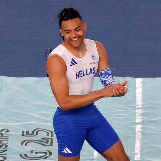 «Πέταξε» στα 6.05μ. ο Μανόλο Καραλής! Ασημένιο στο Παγκόσμιο, ιστορικό ρεκόρ