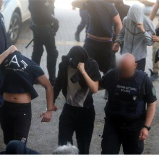 Θεσσαλονίκη: Ελεύθεροι 13 ανήλικοι κι ένας ενήλικας της ακροδεξιάς εγκληματικής οργάνωσης