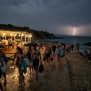 Χαλκιδική: Έρχονται βροχές με κεραυνούς - Ποιες ώρες χρειάζεται μεγάλη προσοχή