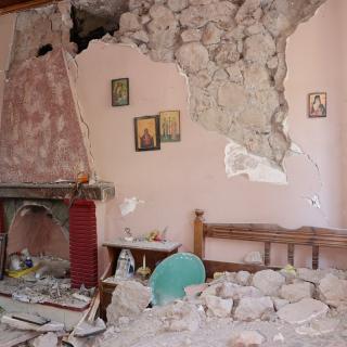 Σοβαρές ζημιές σε σπίτια και κατολισθήσεις από τους σεισμούς στην Εύβοια (VIDEO)