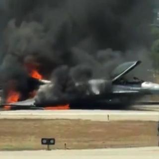 H στιγμή της αναγκαστικής προσγείωσης του F-16 στην Ζάκυνθο - Δείτε βίντεο