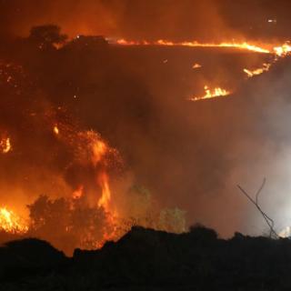 Θεσσαλονίκη: Γυναίκα πήδηξε από το μπαλκόνι του σπιτιού της - Τρόμαξε από τη φωτιά