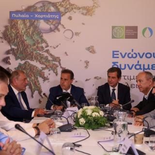 Παπασταύρου από Θεσσαλονίκη: Δεν επιτρέπεται να υπάρξουν ανεμογεννήτριες στο Ωραιόκαστρο