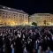 Θεσσαλονίκη: Χιλιάδες κόσμου στην πλατεία Αριστοτέλους - Μεγάλη συναυλία για τον Θάνο Μικρούτσικο