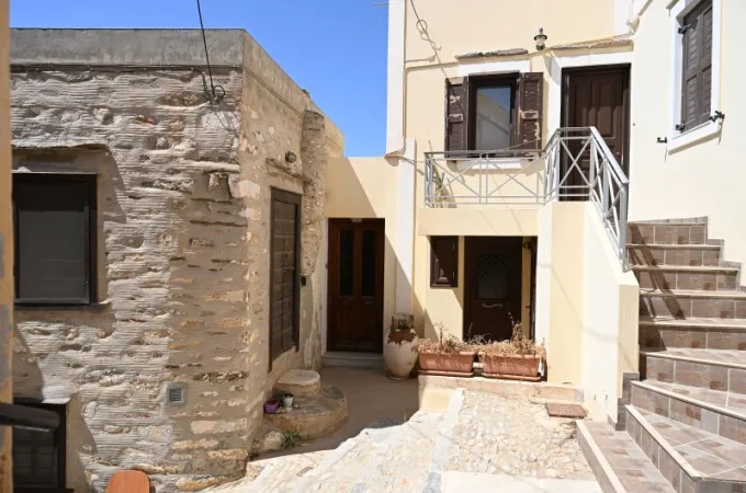 syros dolofonia 42xronis