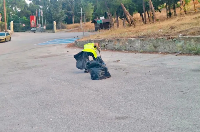 Η Υπηρεσία Καθαριότητας του δήμου Νεάπολης-Συκεών αναλαμβάνει την αποκατάσταση του χώρου μετά από κάθε πολιτιστική εκδήλωση στο Θέατρο Δάσους
