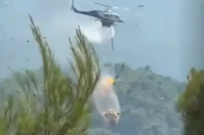 Σύγκρουση ελικοπτέρων στη φωτιά στην Ψάθα