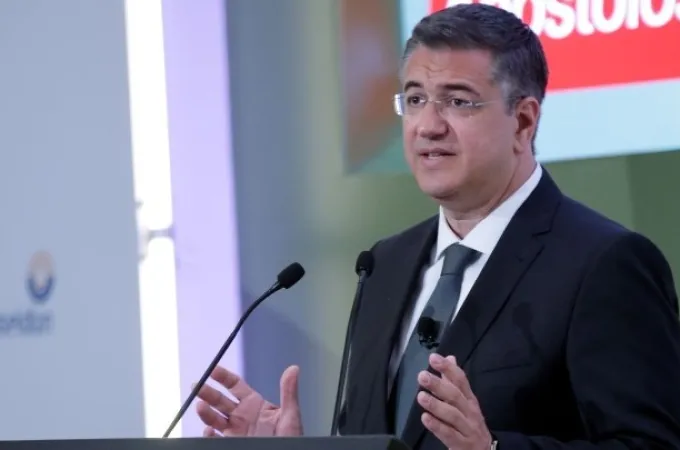 Απόστολος Τζιτζικώστας
