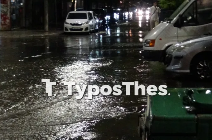 Καταρρακτώδης βροχή στη Θεσσαλονίκη