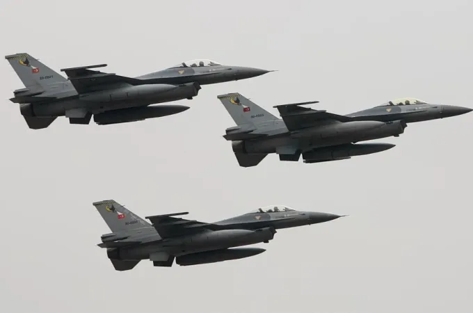 F16